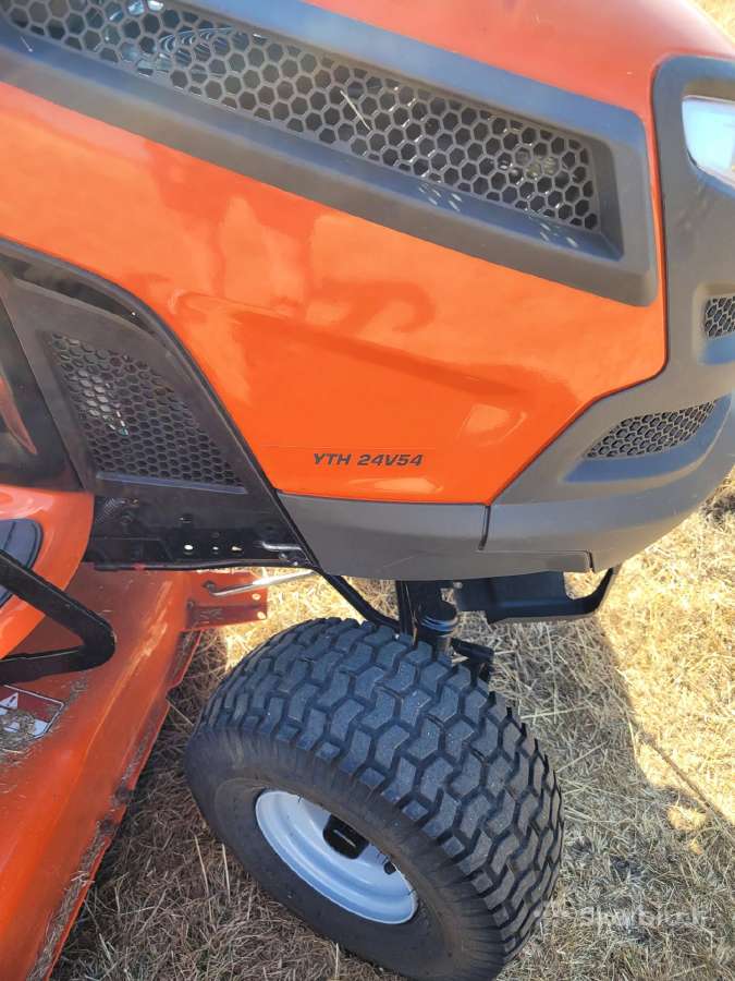 Husqvarna yth24v54 galingas traktoriukas - nuotraukos Nr. 9