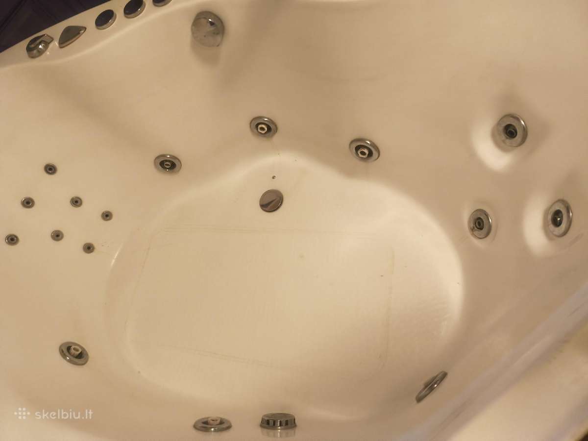 Sūkurine vonia (jacuzzi) 141x141 dydžio, veikianti - nuotraukos Nr. 3