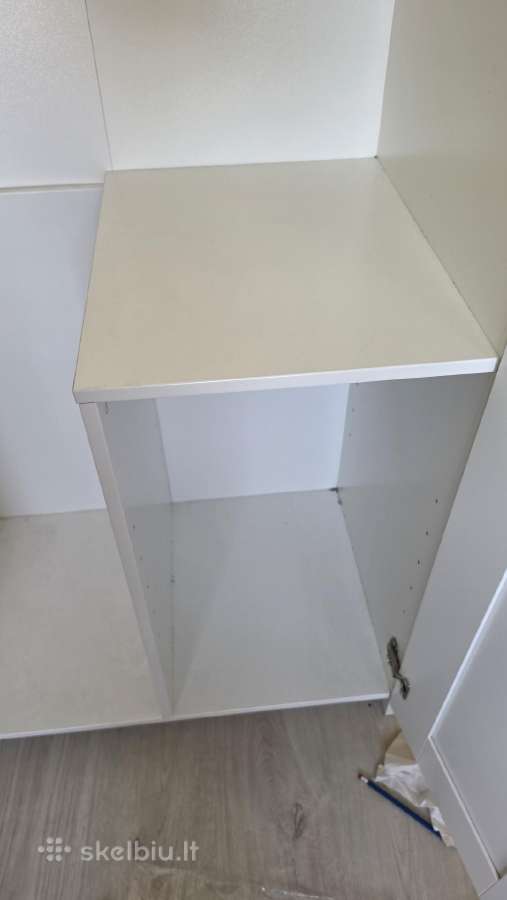 Balta Ikea spinta drabužiams su veidrodžiu šone - nuotraukos Nr. 3