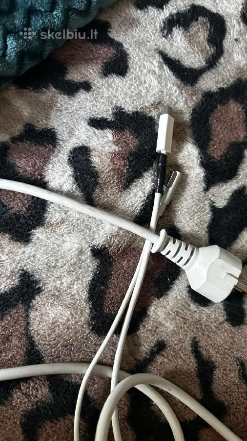 Apple MacBook ir apple monitorius - nuotraukos Nr. 3