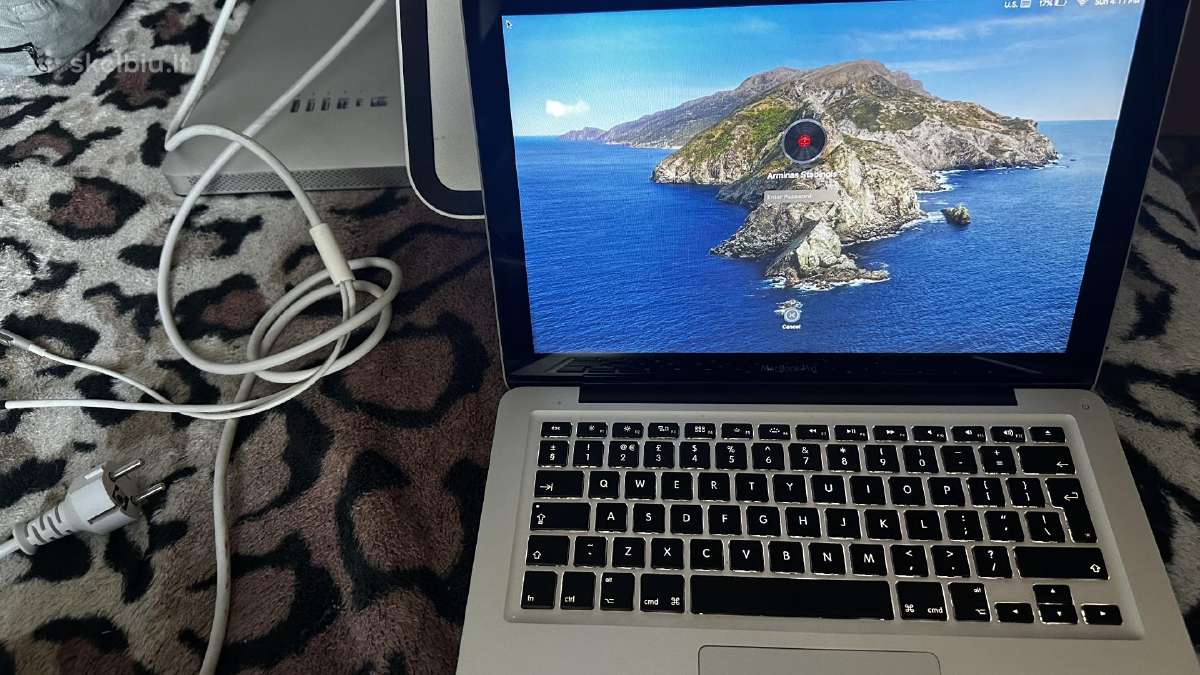 Apple MacBook ir apple monitorius - nuotraukos Nr. 8