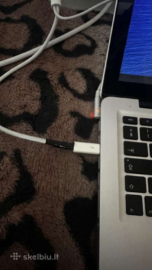 Apple MacBook ir apple monitorius - nuotraukos Nr. 13