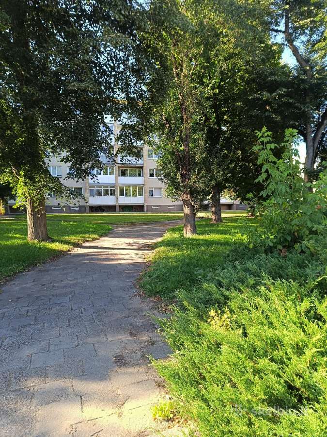 Parduodamas erdvus 3 kambarių butas - nuotraukos Nr. 2