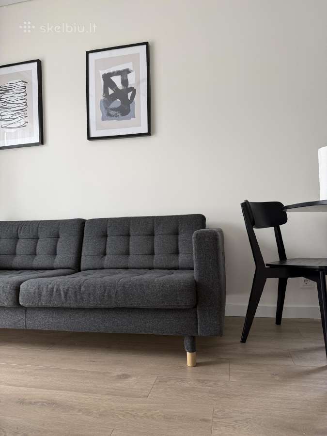 Trivietė tamsiai pilkos spalvos sofa - nuotraukos Nr. 2