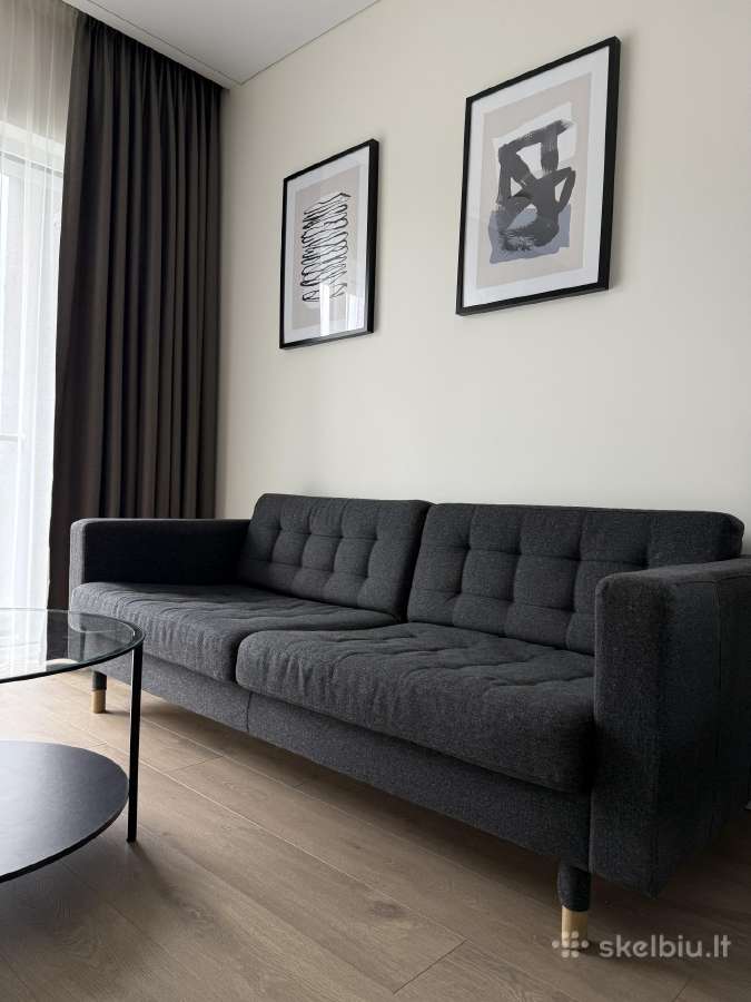Trivietė tamsiai pilkos spalvos sofa - nuotraukos Nr. 5