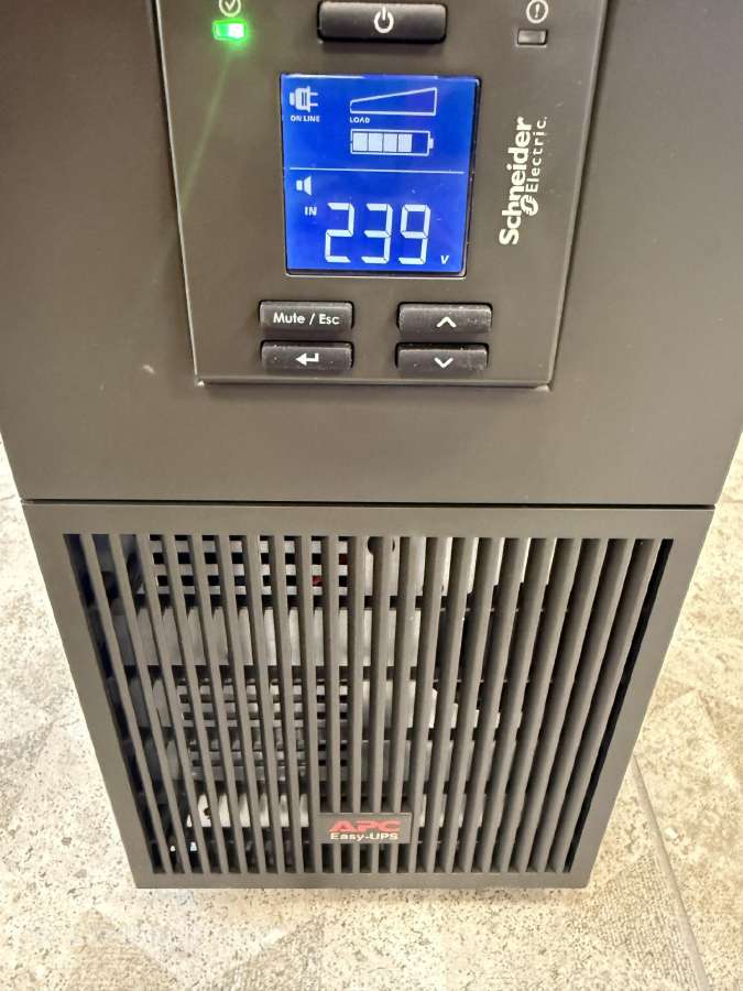 Apc Easy Ups 3000va (srv3ki-e) - nuotraukos Nr. 3