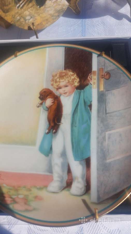 Porcelianinės lėkštės su vaikais ir šuniukais - nuotraukos Nr. 7