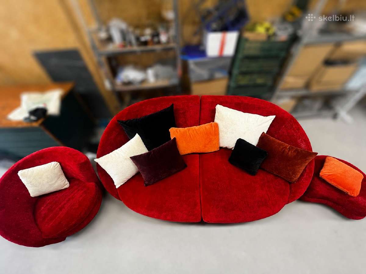 Išskirtinė raudono veliūro sofa - nuotraukos Nr. 2