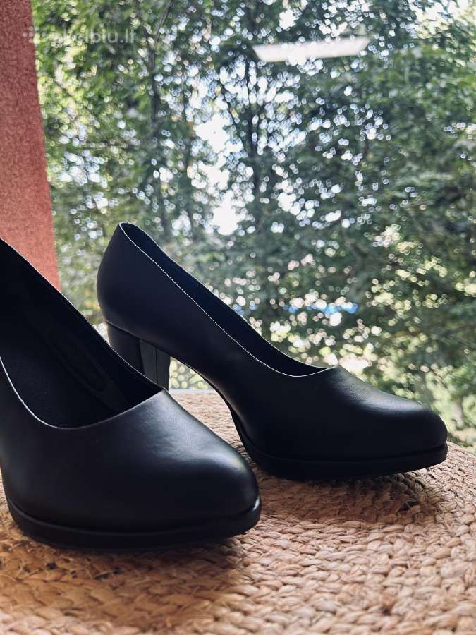 Elegantiški juodi bateliai su kulnu - nuotraukos Nr. 2