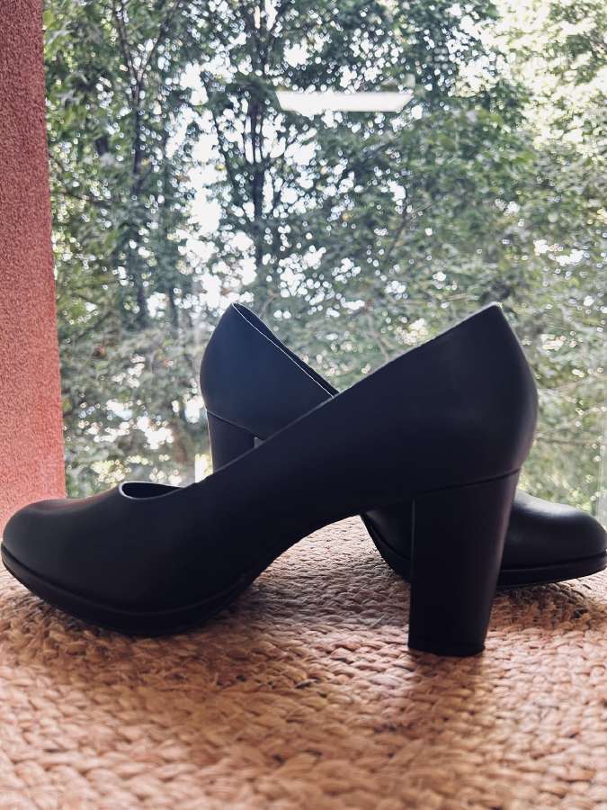 Elegantiški juodi bateliai su kulnu - nuotraukos Nr. 7