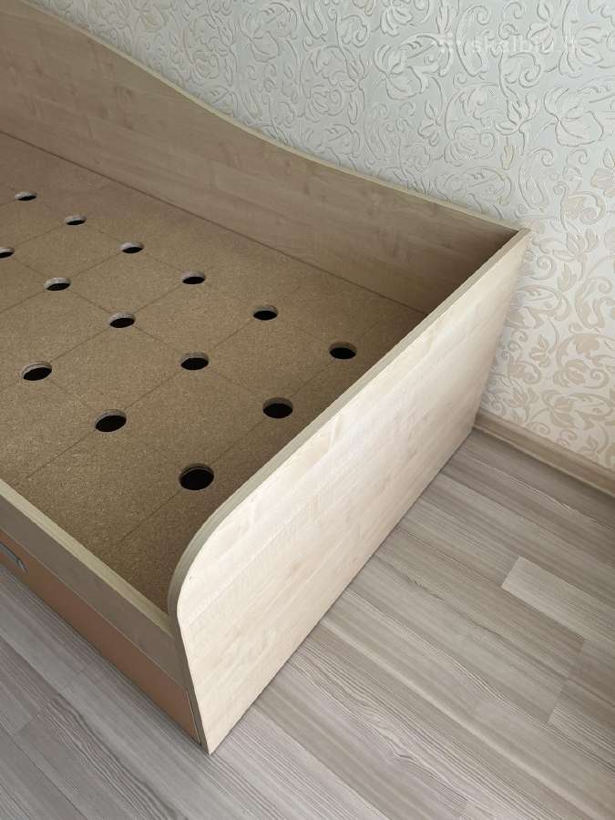 Parduodama oranžinės ir kreminės spalvos lova - nuotraukos Nr. 5