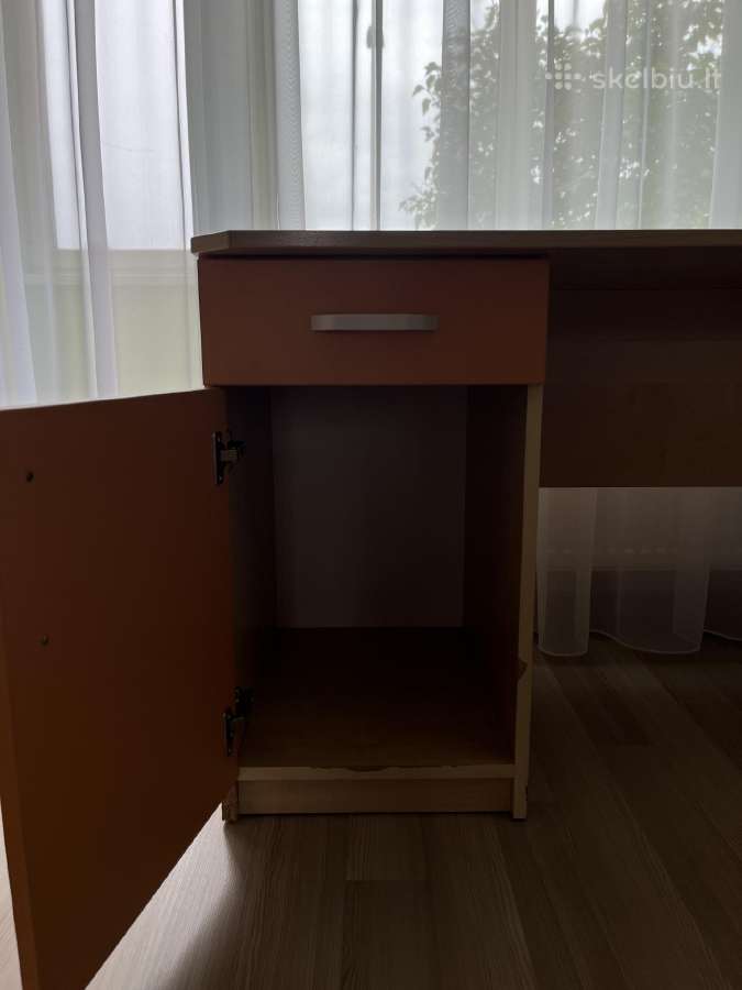Parduodamas oranžinės ir kreminės spalvos stalas - nuotraukos Nr. 3