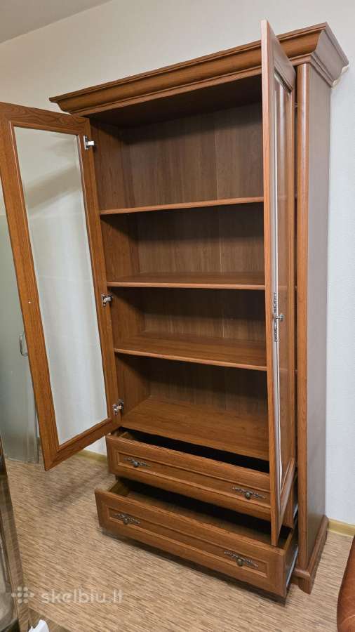 Parduodama klasikinė sekcija (stiklinė vitrina) - nuotraukos Nr. 2