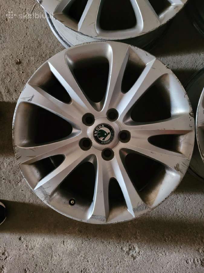 Orginalus Skoda ratlankiai r17 ir padangos 225/45 - nuotraukos Nr. 2