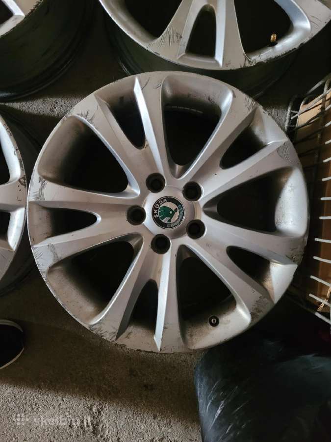 Orginalus Skoda ratlankiai r17 ir padangos 225/45 - nuotraukos Nr. 5