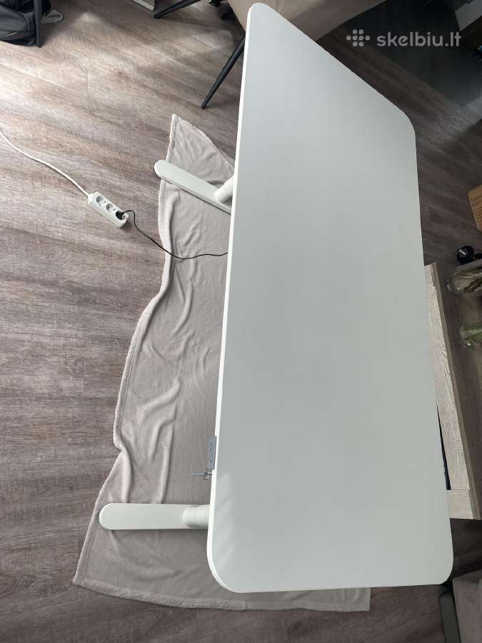 Reguliuojamo auksčio elektrinis stalas Bekant - nuotraukos Nr. 3