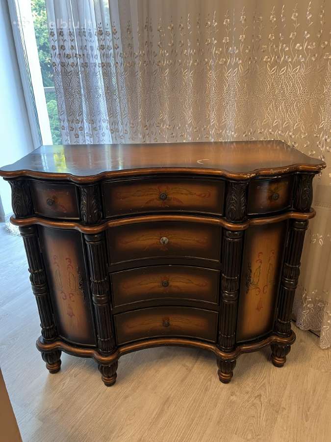Klasikinio stiliaus medinė komoda - nuotraukos Nr. 2