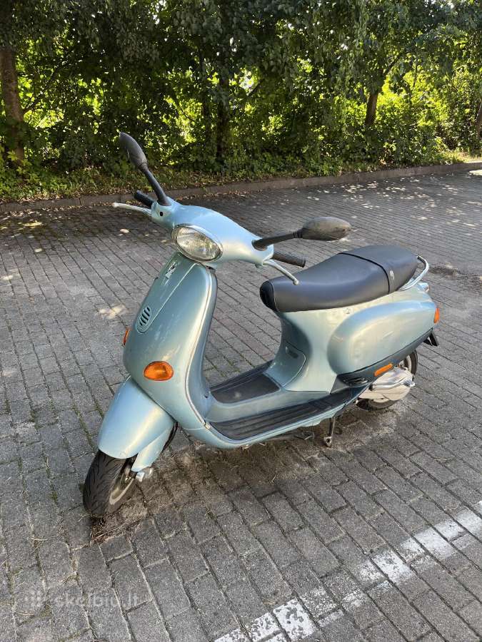 Vespa motoroleris - nuotraukos Nr. 2