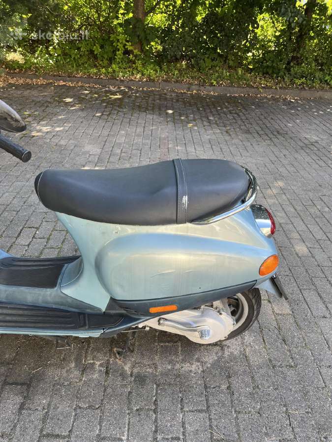 Vespa motoroleris - nuotraukos Nr. 3