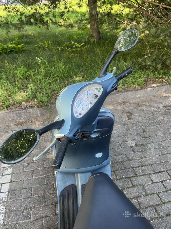 Vespa motoroleris - nuotraukos Nr. 4