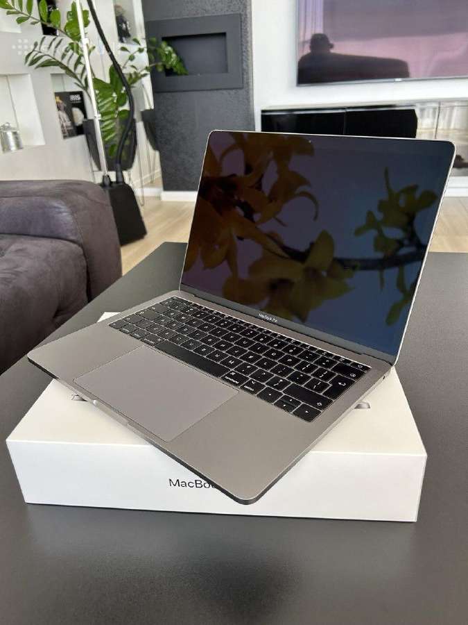 MacBook Pro idealus stovis. Space Gray spalva - nuotraukos Nr. 2