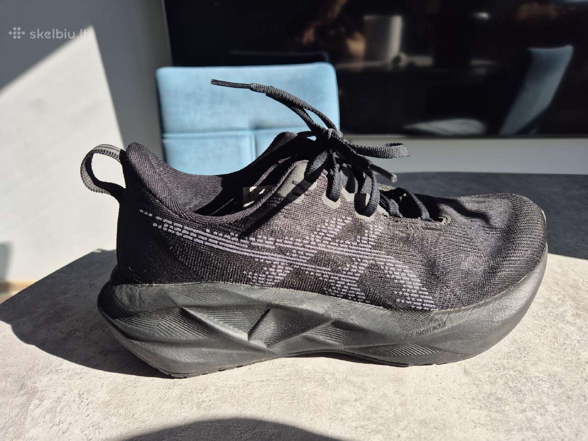 Asics Novablast 5. Dydis 39,5. Juoda & Opalo - nuotraukos Nr. 7