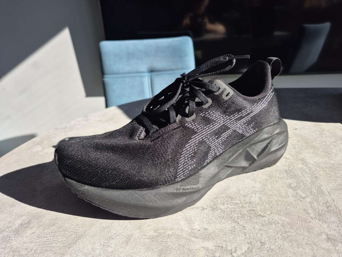 Asics Novablast 5. Dydis 39,5. Juoda & Opalo - nuotraukos Nr. 8