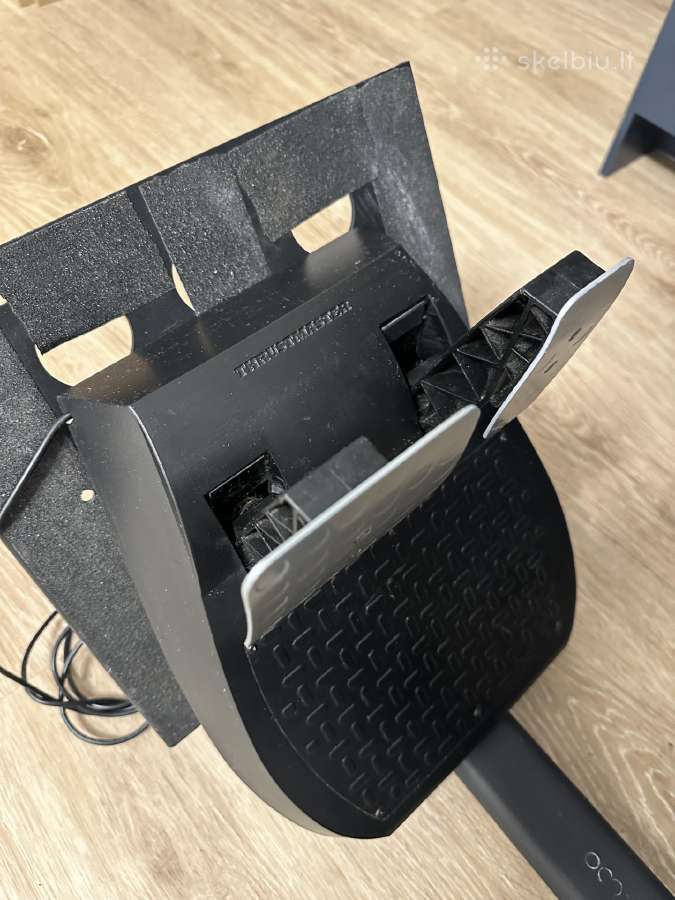 Thrustmaster lenktynių simuliatorius - nuotraukos Nr. 8