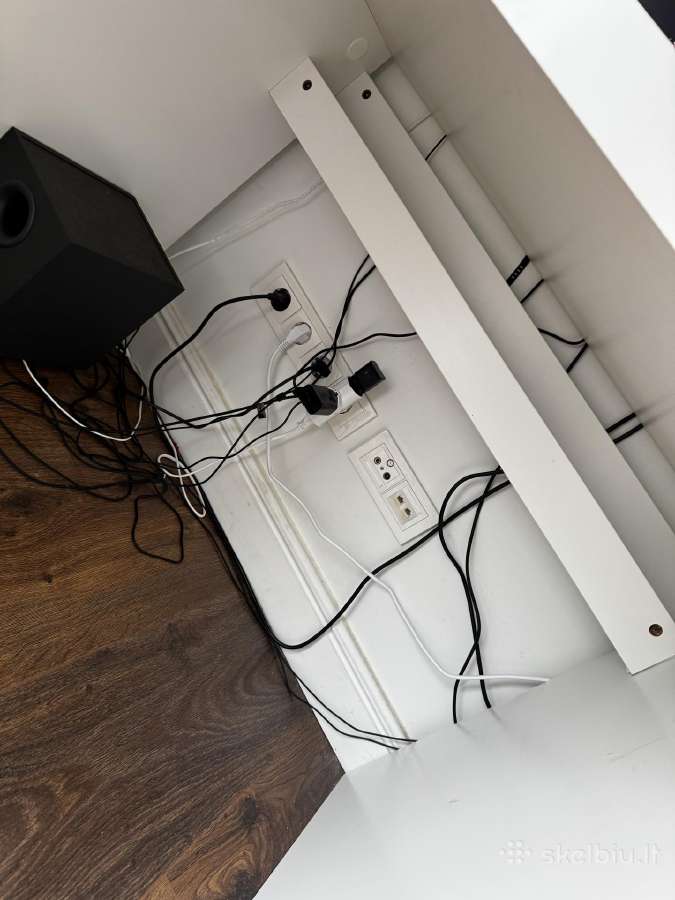 Ikea rasomasis stalas Malm - nuotraukos Nr. 3