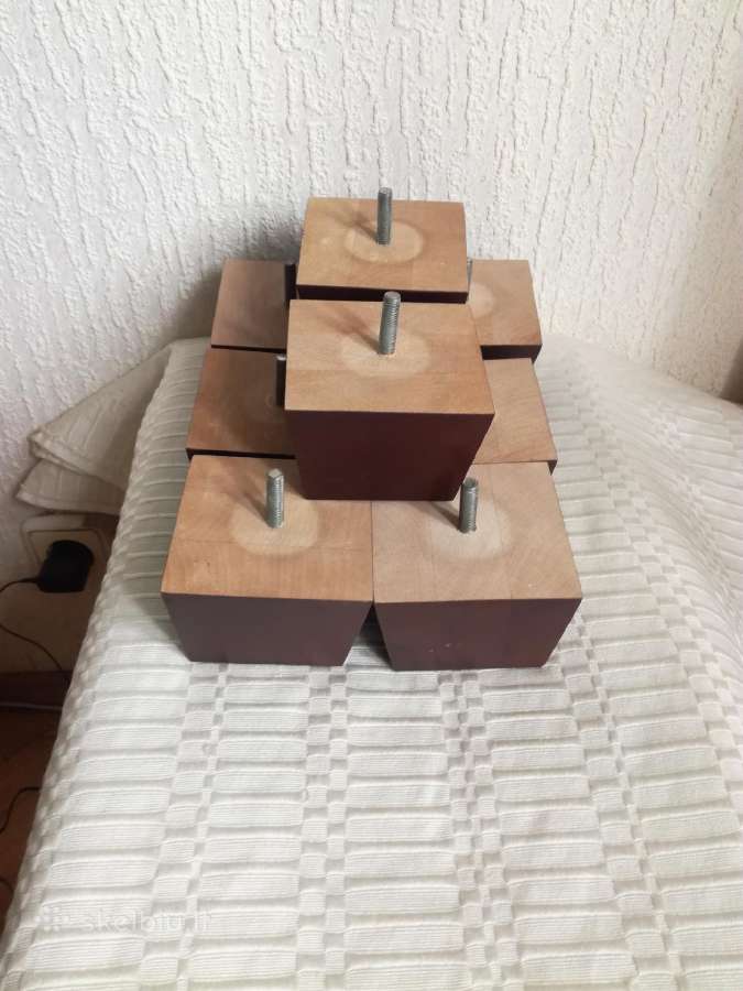 Tamsiai rudos,kvadratinės,medinės baldų kojos - nuotraukos Nr. 7