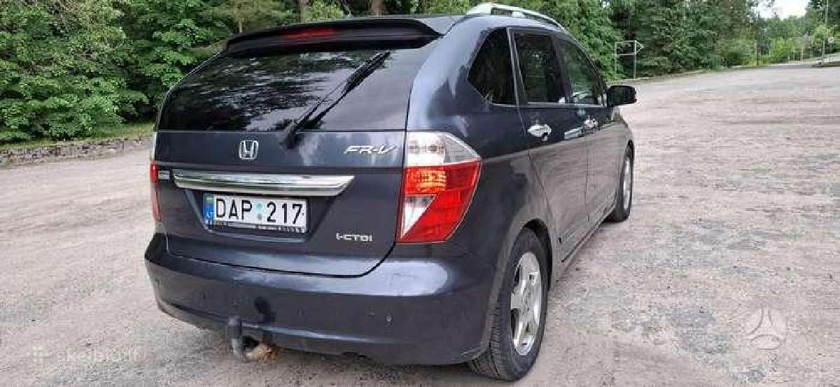 Parduodama erdvi ir patikima Honda Fr-v 6 sėdimos - nuotraukos Nr. 2