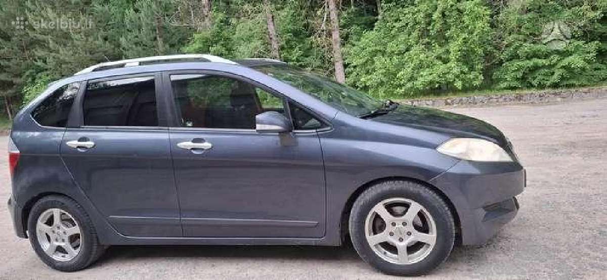 Parduodama erdvi ir patikima Honda Fr-v 6 sėdimos - nuotraukos Nr. 3