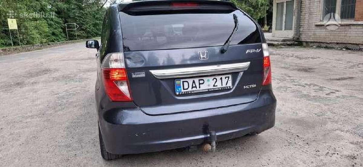 Parduodama erdvi ir patikima Honda Fr-v 6 sėdimos - nuotraukos Nr. 5