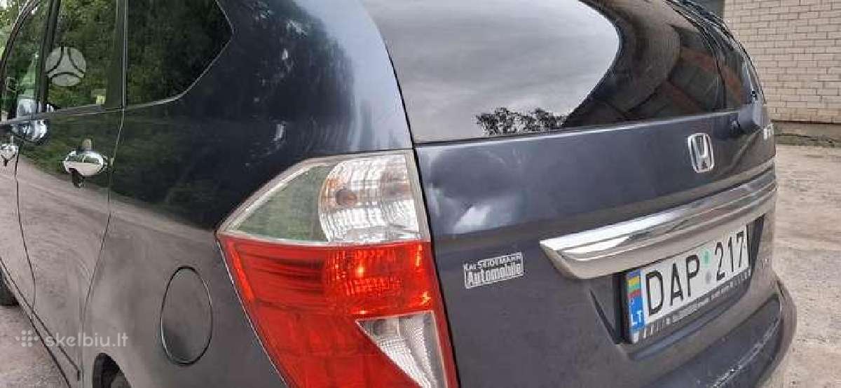 Parduodama erdvi ir patikima Honda Fr-v 6 sėdimos - nuotraukos Nr. 7