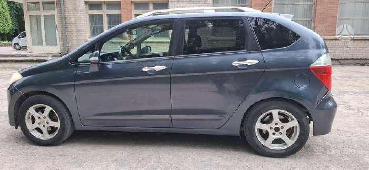 Parduodama erdvi ir patikima Honda Fr-v 6 sėdimos - nuotraukos Nr. 9