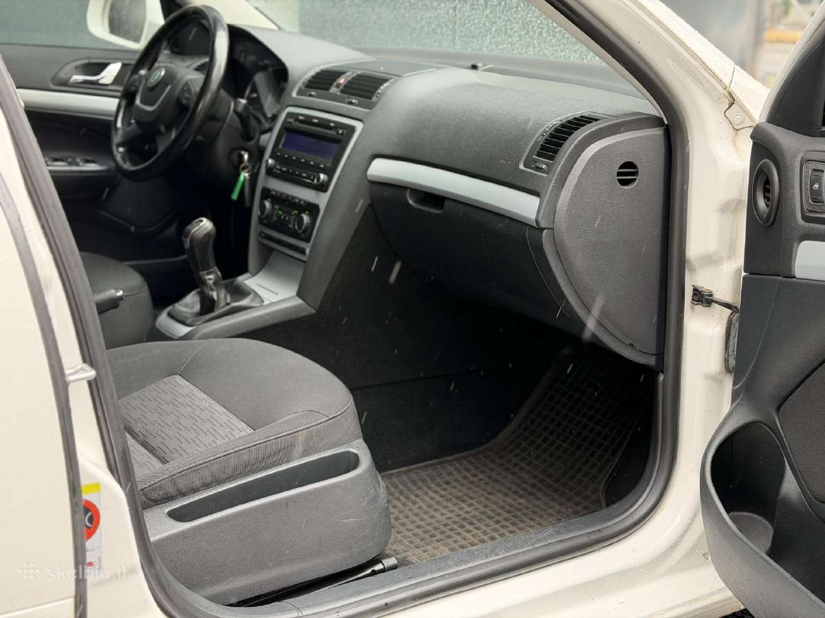 Skoda octavia 1,6 tdi 4x4 - nuotraukos Nr. 6