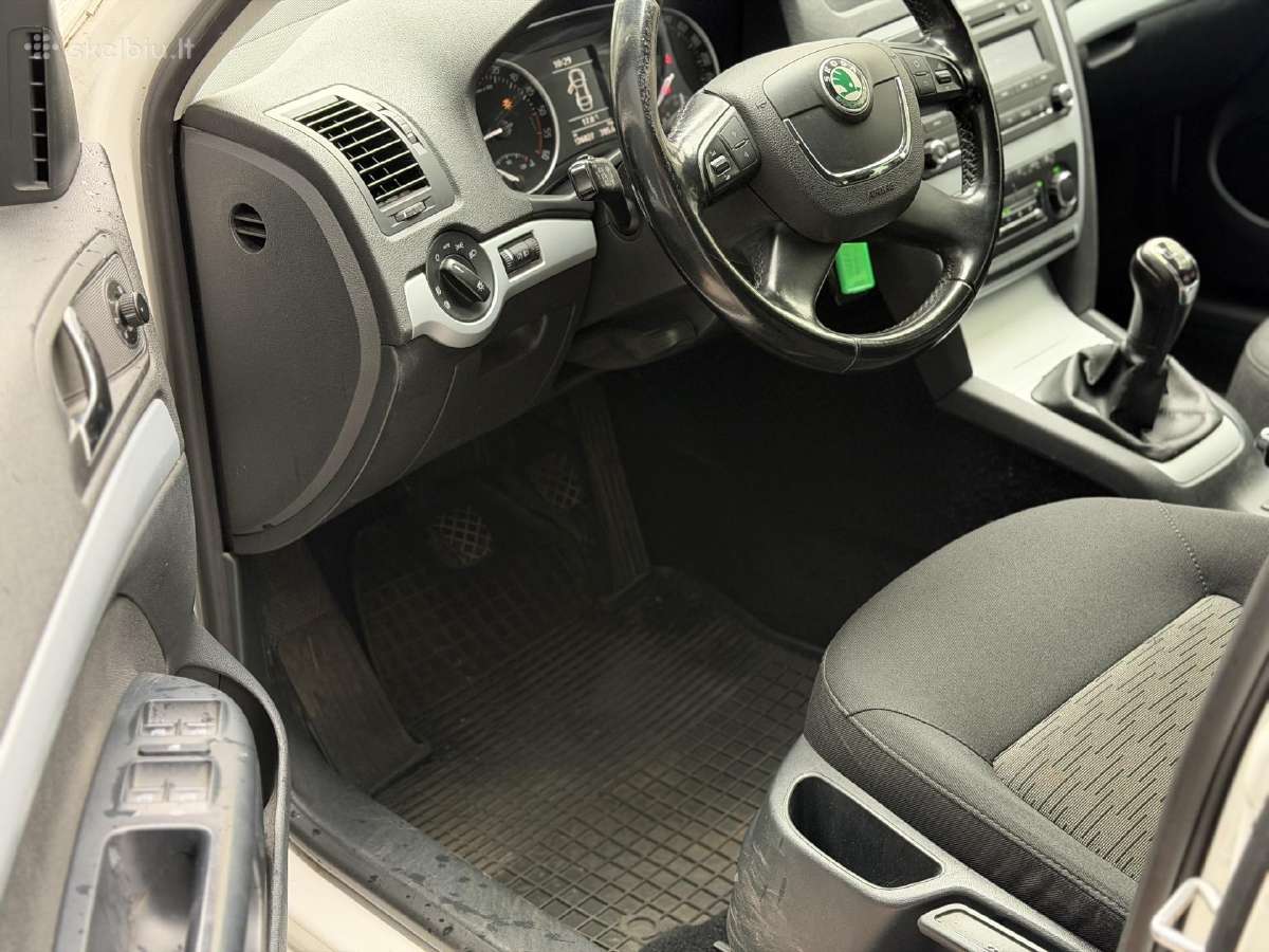 Skoda octavia 1,6 tdi 4x4 - nuotraukos Nr. 8