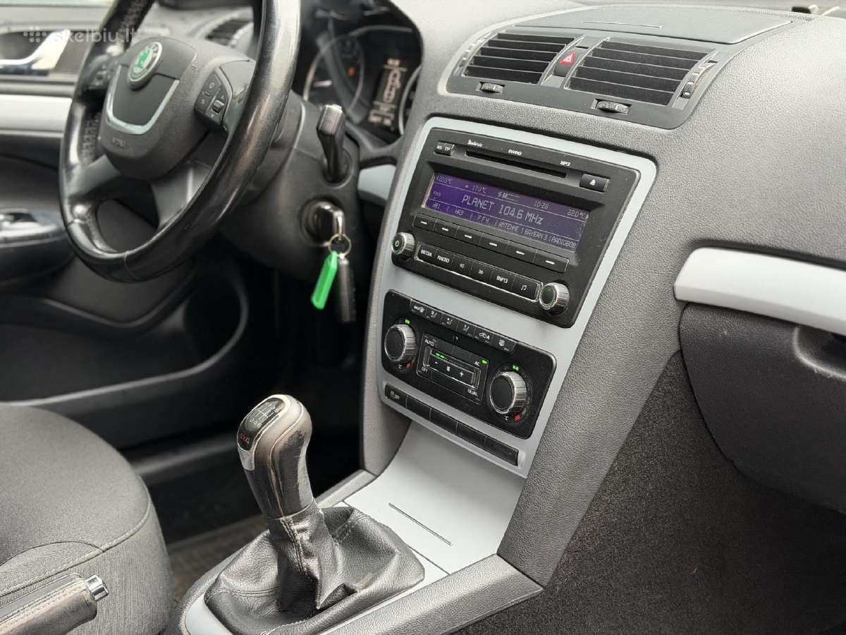 Skoda octavia 1,6 tdi 4x4 - nuotraukos Nr. 14