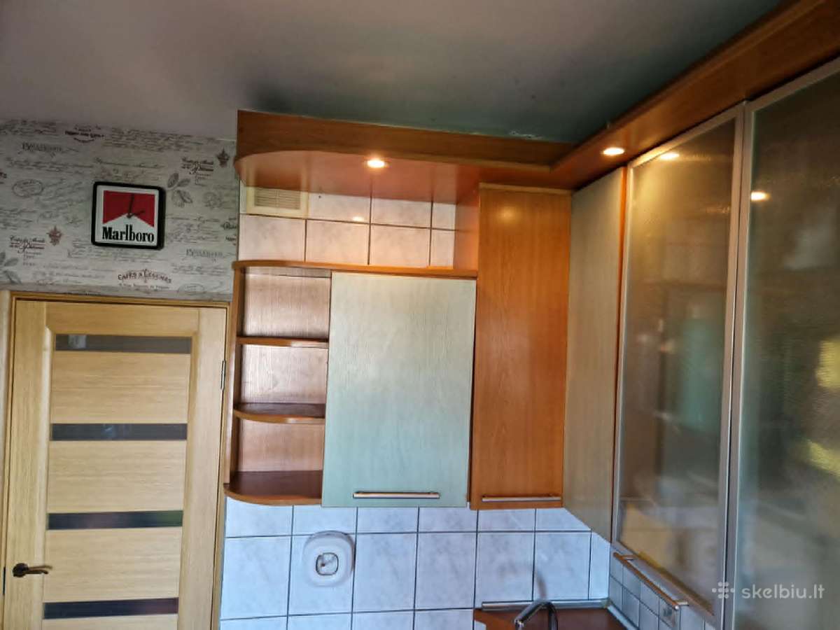 Virtuvės baldai su stalu ir kampinė spintelė - nuotraukos Nr. 6