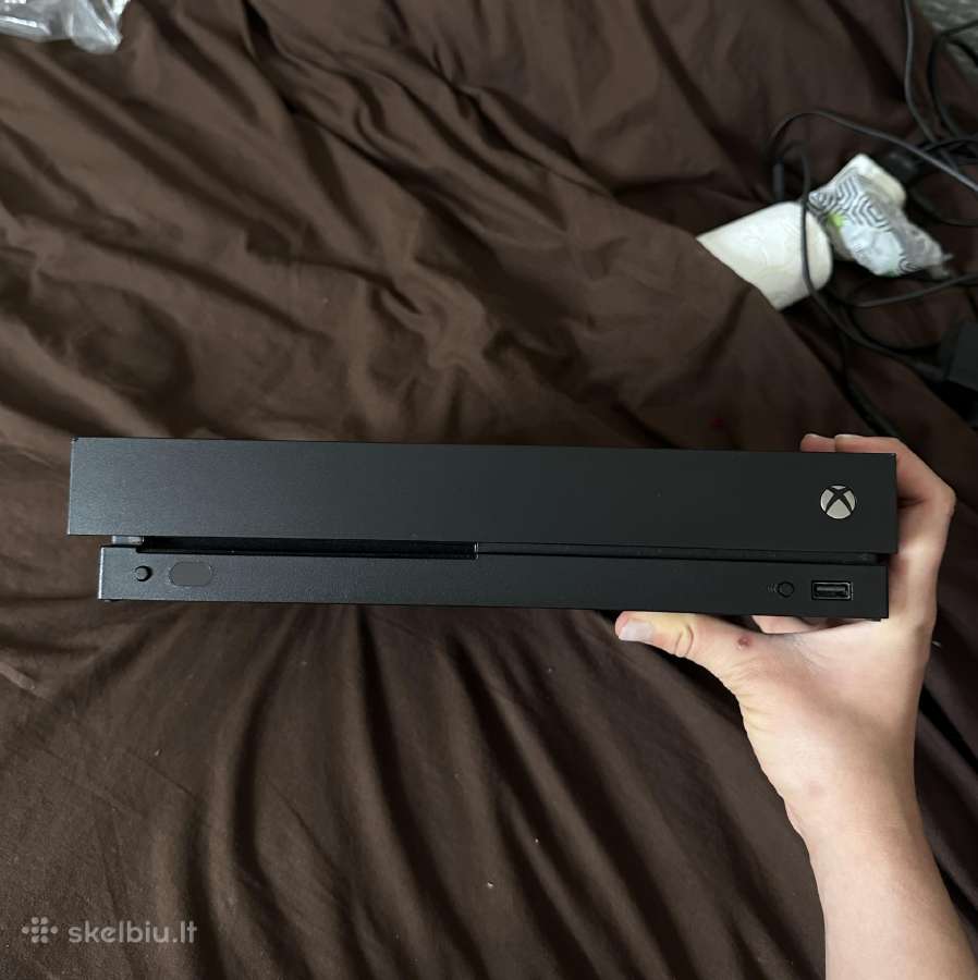 Xbox One X 1tb + 5 žaidimai + pultelis + laidai - nuotraukos Nr. 4