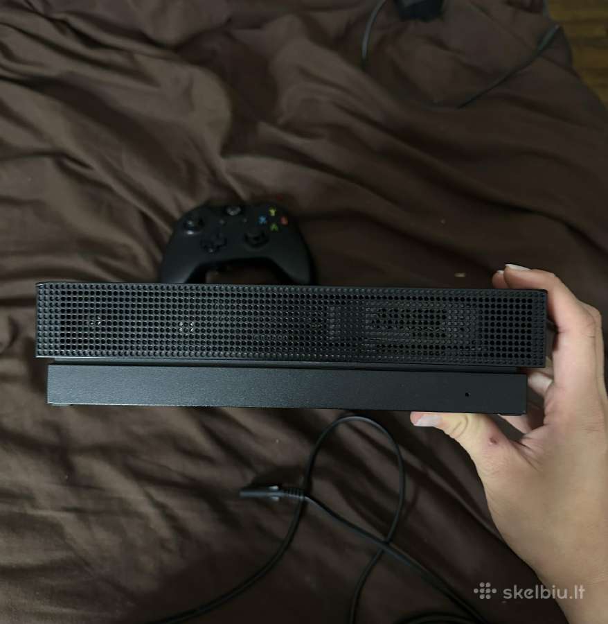 Xbox One X 1tb + 5 žaidimai + pultelis + laidai - nuotraukos Nr. 5