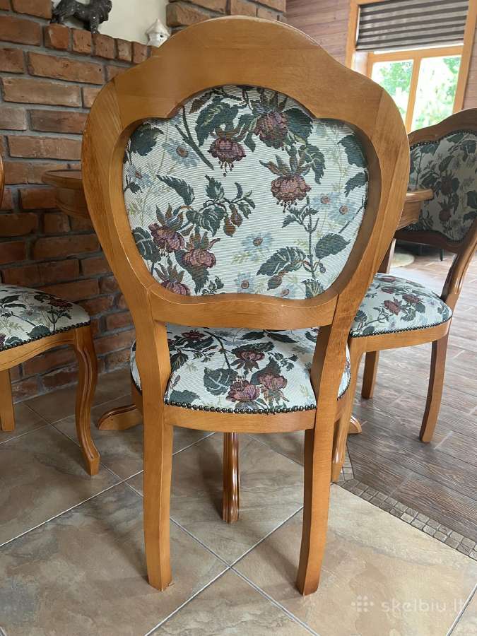 Klasikinis apvalus medinis stalas su 4 kėdėmis - nuotraukos Nr. 4