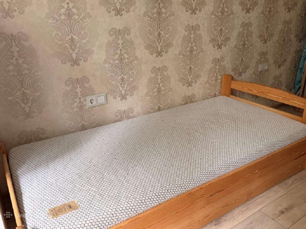 Viengulė lova su čiužiniu ir dėže patalinei - nuotraukos Nr. 3