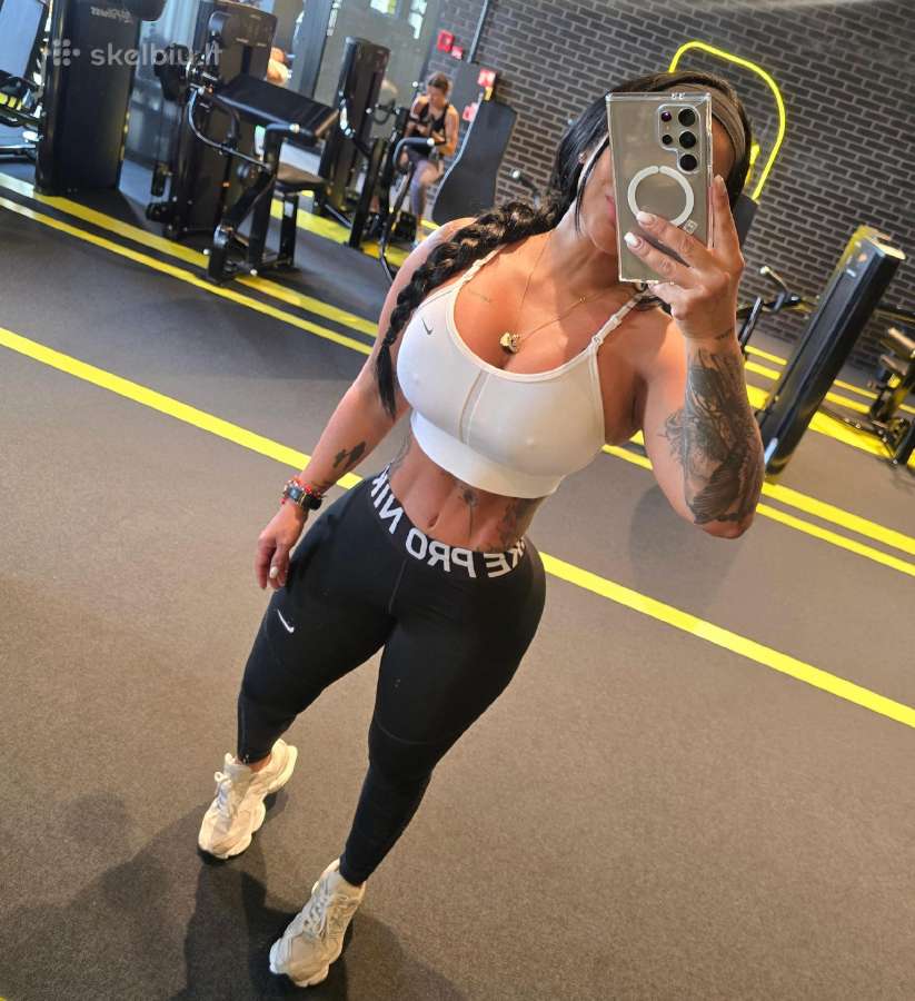 Sexy Latina with tattoos - nuotraukos Nr. 5