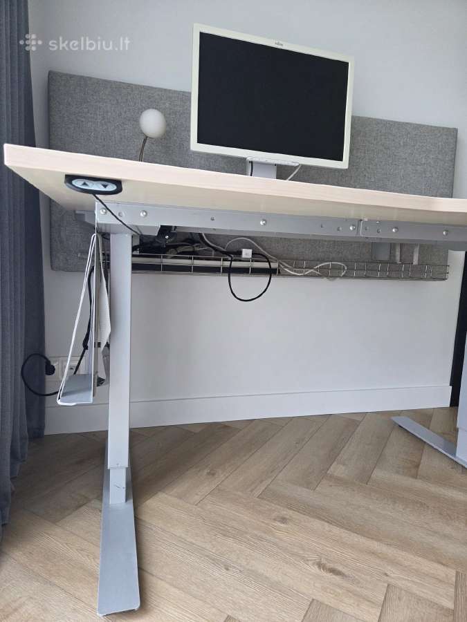 Elektrinis pakeliamas stalas su akustine sienele - nuotraukos Nr. 4
