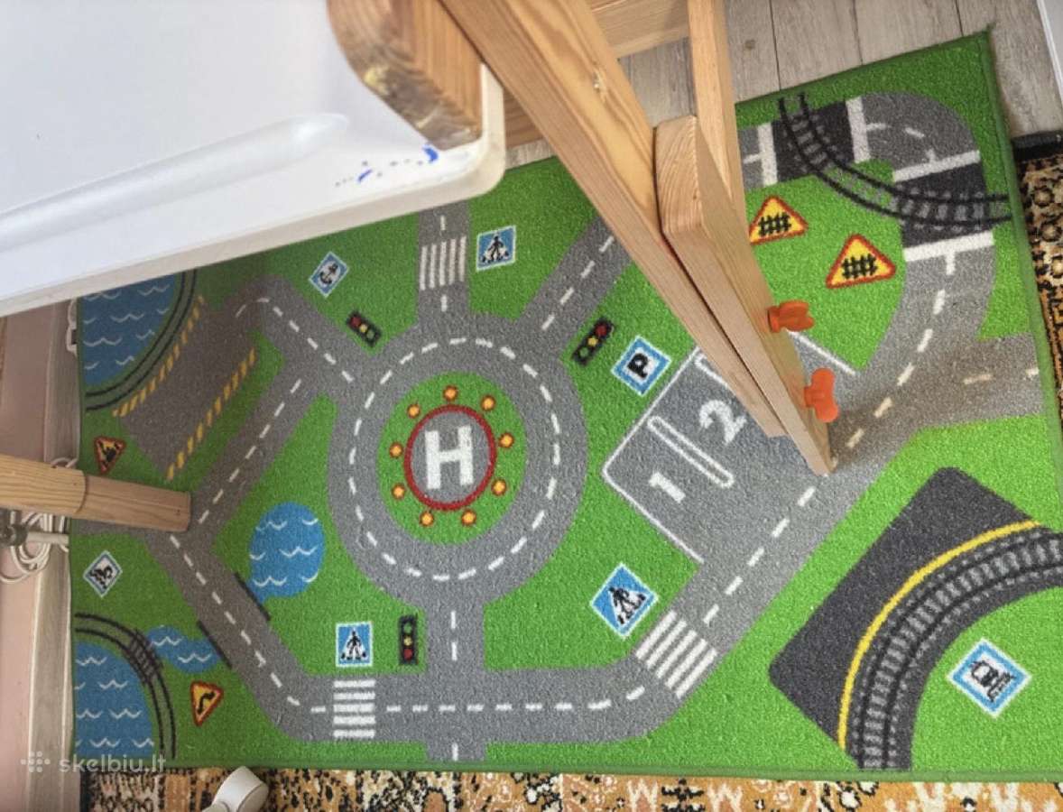 Vaikiškas rašomasis stalas Ikea + kėdė + kilimėlis - nuotraukos Nr. 3