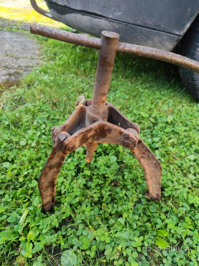 Masyvus senovinis mechaninis traukiklis - nuotraukos Nr. 3