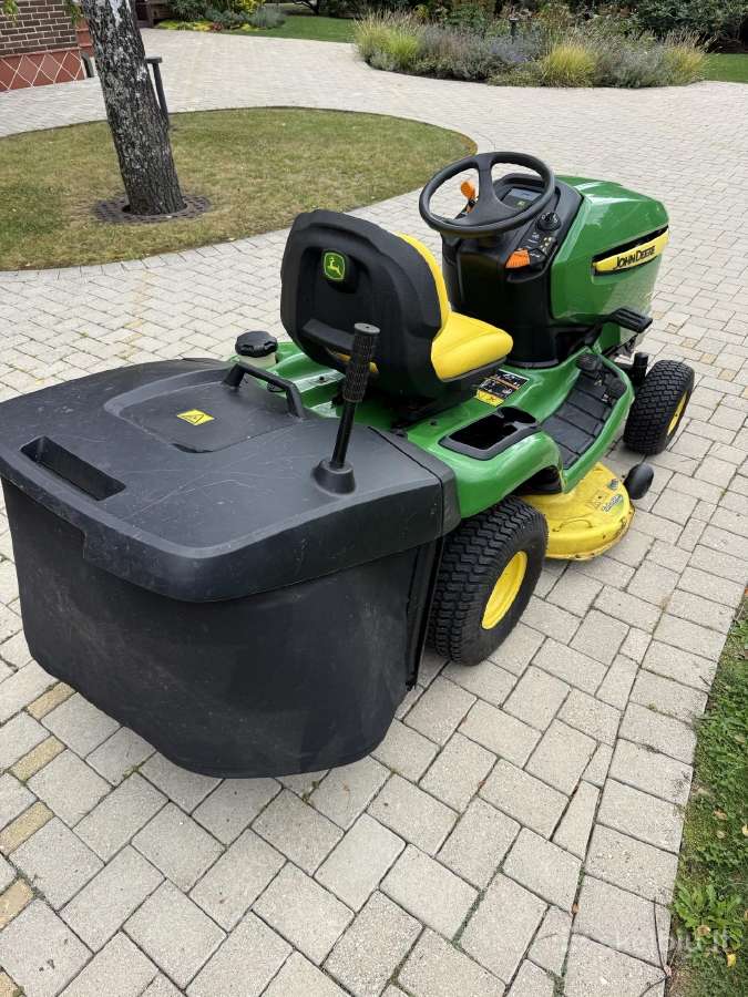 Traktoriukas Žoliapjovė John Deer x305r, 52 M.val. - nuotraukos Nr. 3