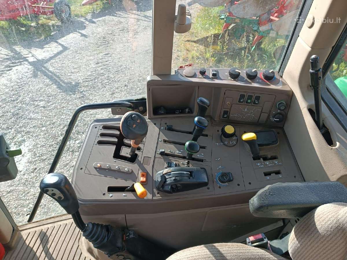 Traktorius john deere 6330 su krautuvu - nuotraukos Nr. 9