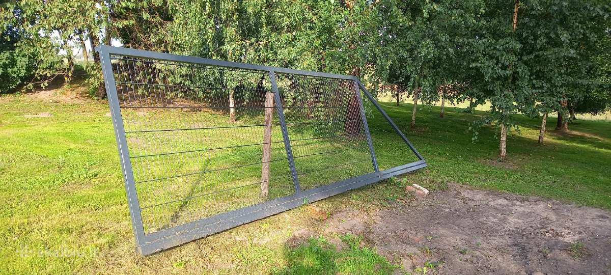 Stumdomi kiemo vartai - nuotraukos Nr. 2